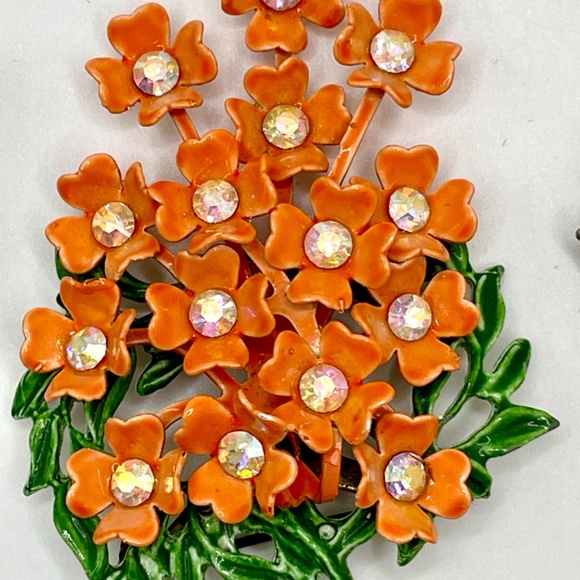 Vintage Unsigned Orange Green Enamel Brooch Pin Clip-on Earrings Set Rhinestones - Picture 14 of 14
